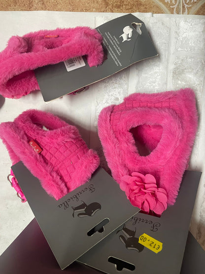 Arnés de Pelo Rosa con Rosa 🌸 – Elegancia y ternura en cada paseo 🐾
