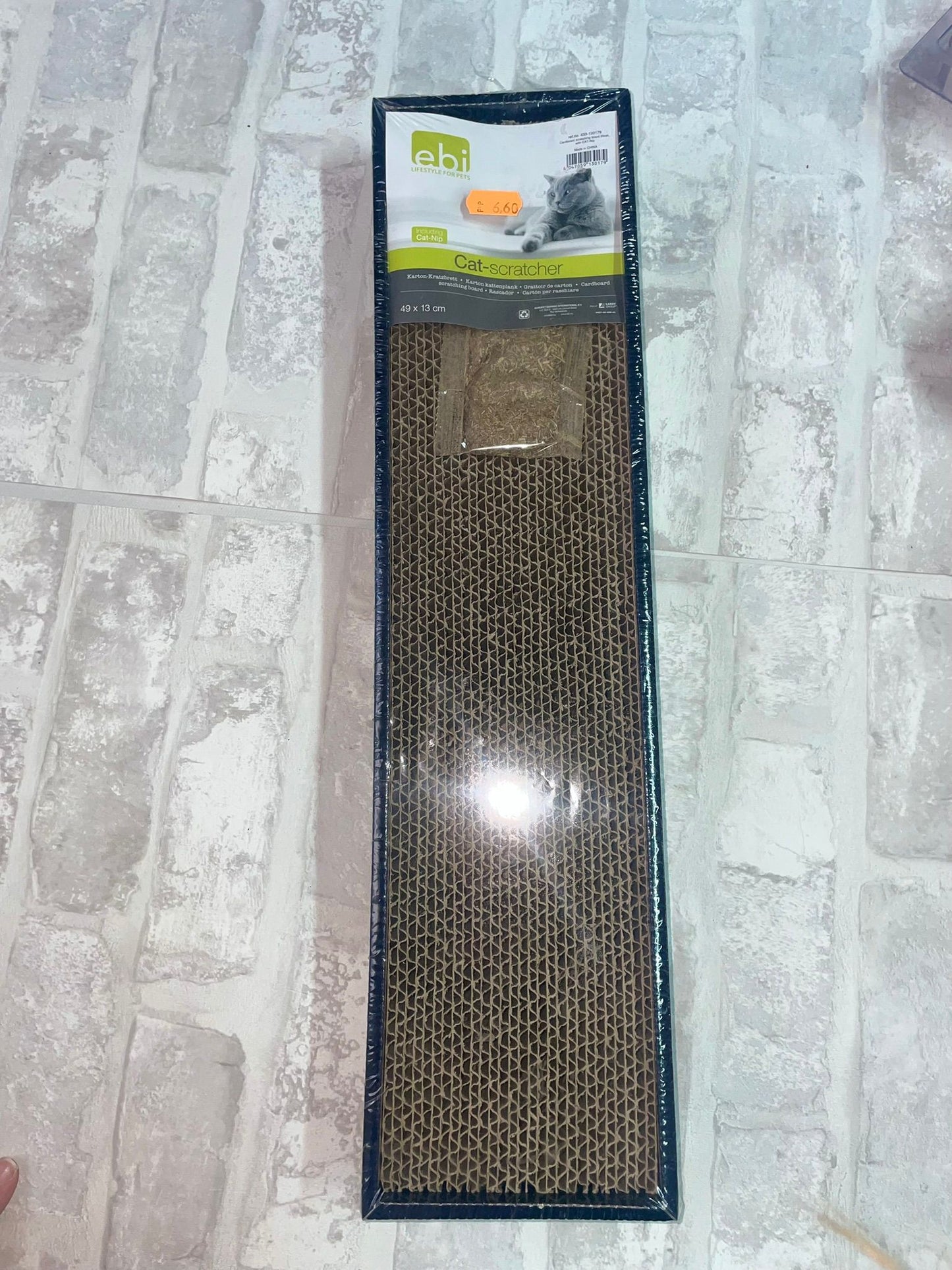 Rascador para Gatos de Cartón con Catnip – ebi® Cat-Scratcher